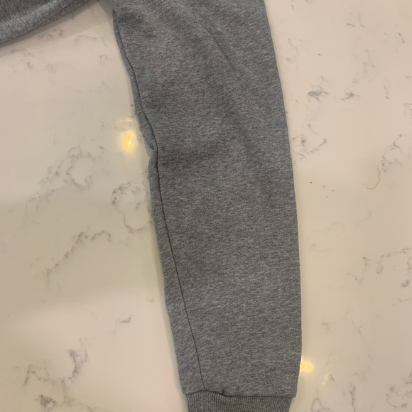 Puma Grey Pullover Crewneck Sweatshirt - Size M - Excellent Condition - Picture 2 of 7